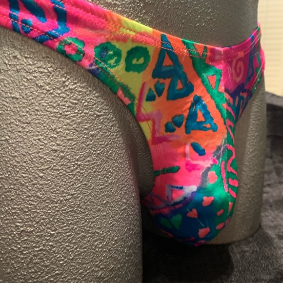 Full Pouch Thong— Neo Geo R105T - Picture 3 of 5